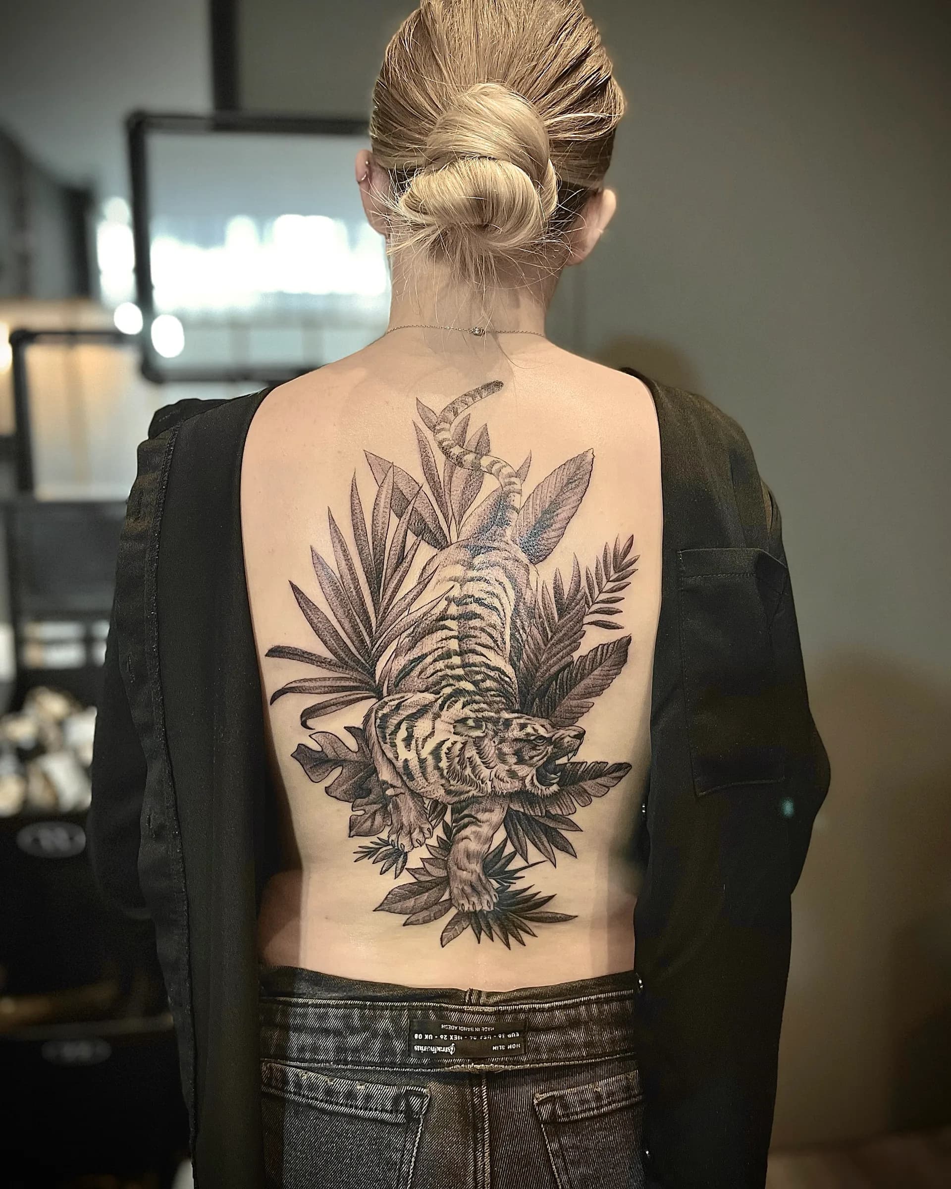 Tatouage Realism, Dotwork, Ornamental, Floral réalisé par Owink Studio à Metz
