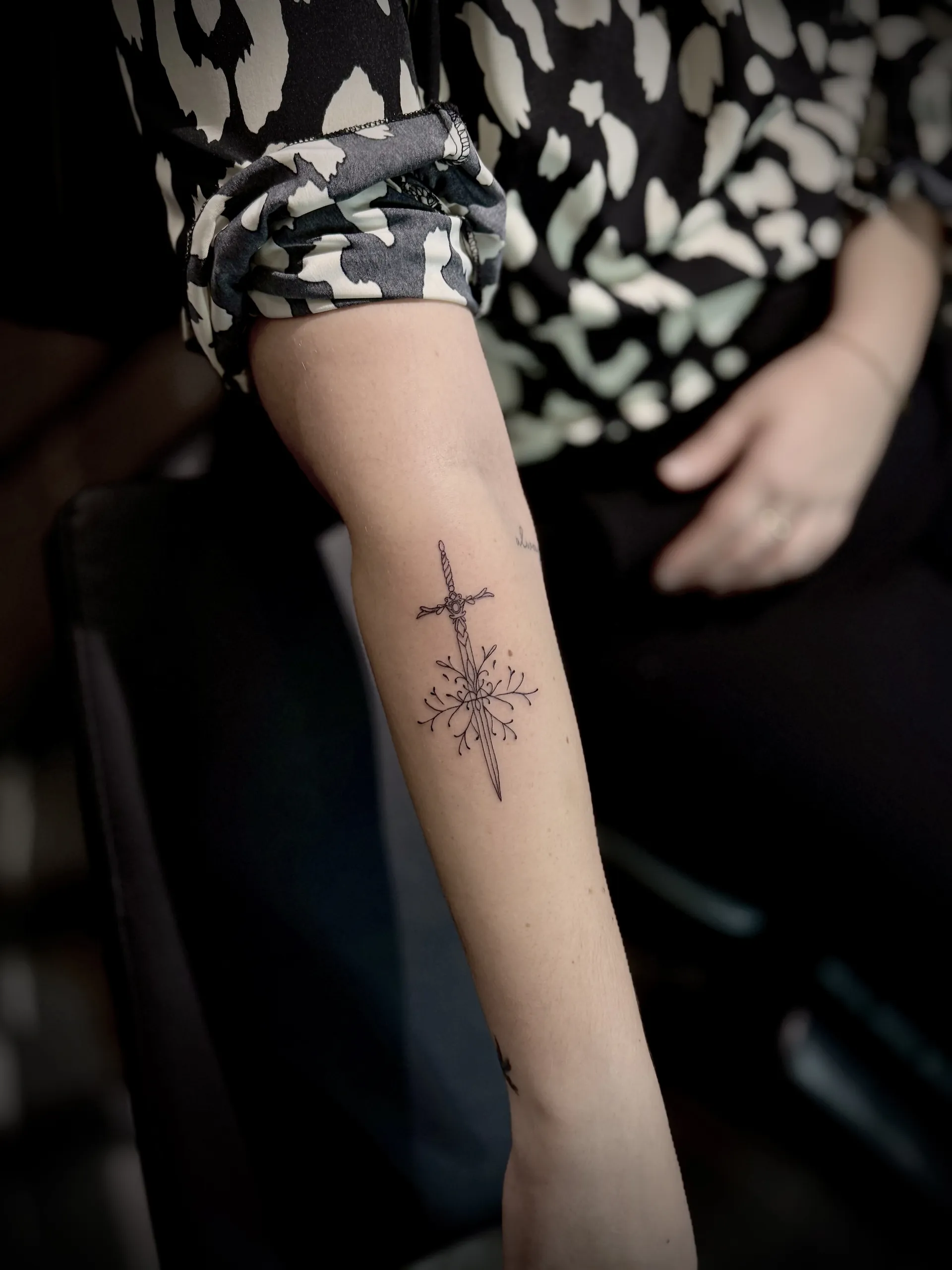 Tatouage Floral, Fineline réalisé par Owink Studio à Metz