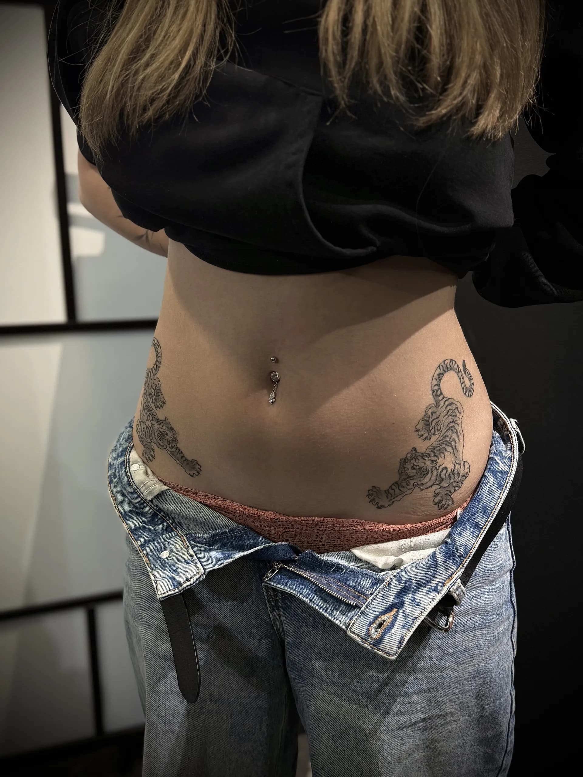 Tatouage Floral, Fineline réalisé par Owink Studio à Metz