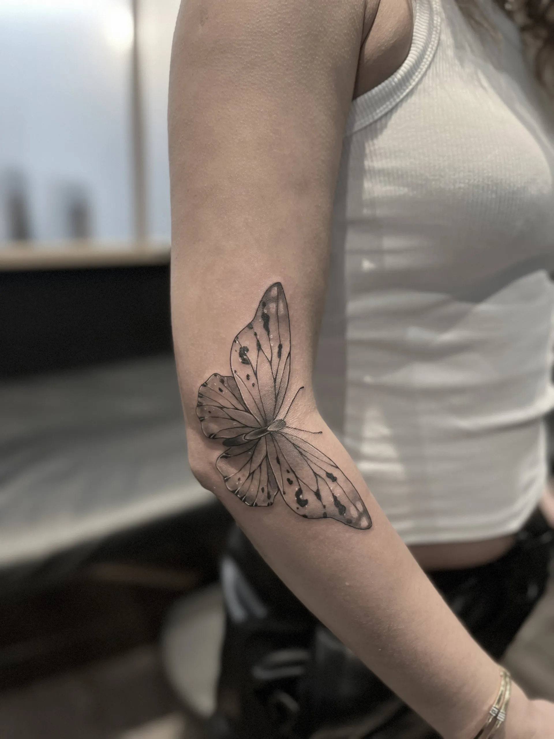 Tatouage Floral, Fineline réalisé par Owink Studio à Metz