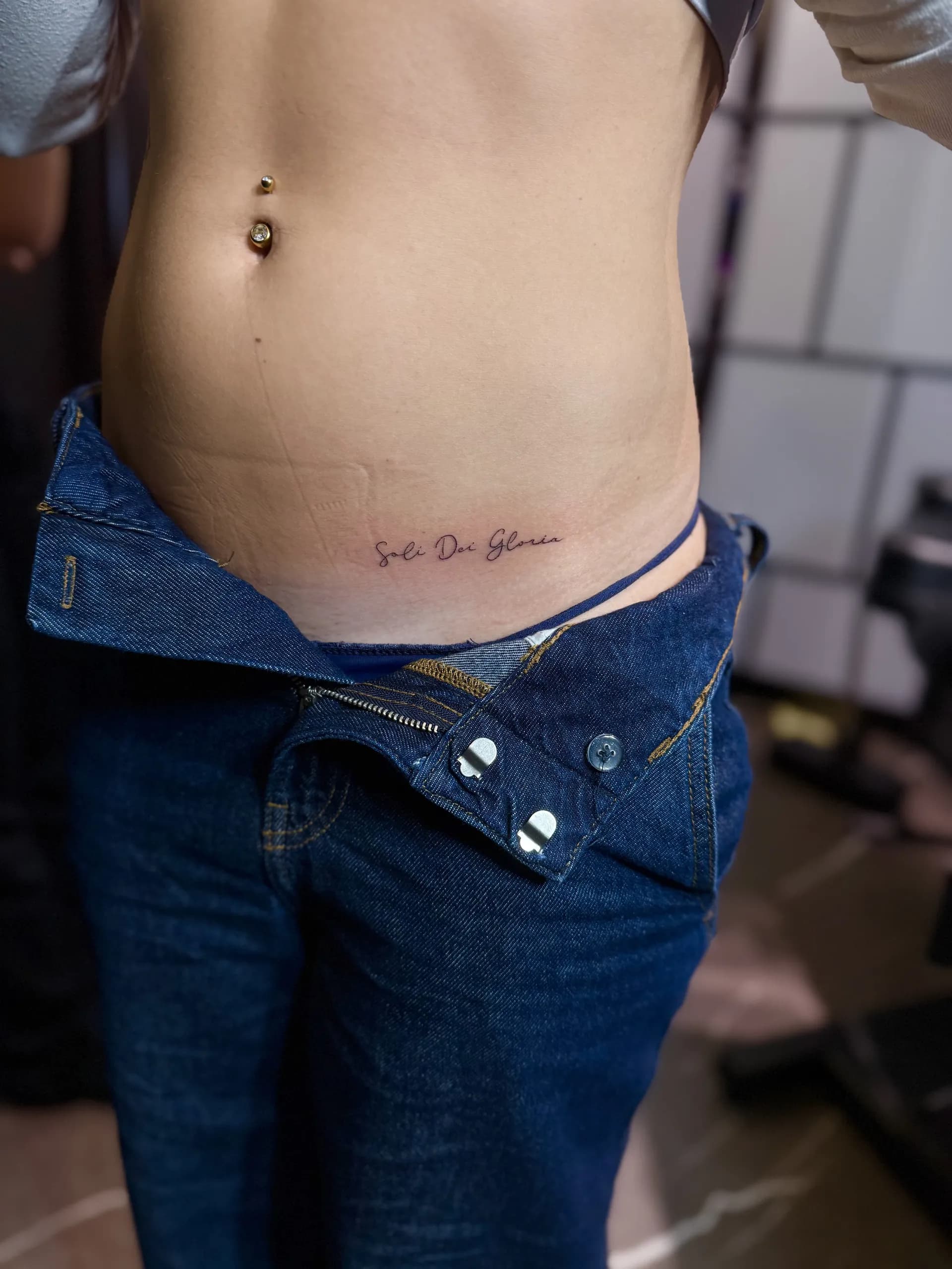 Tatouage Lettering réalisé par Owink Studio à Metz