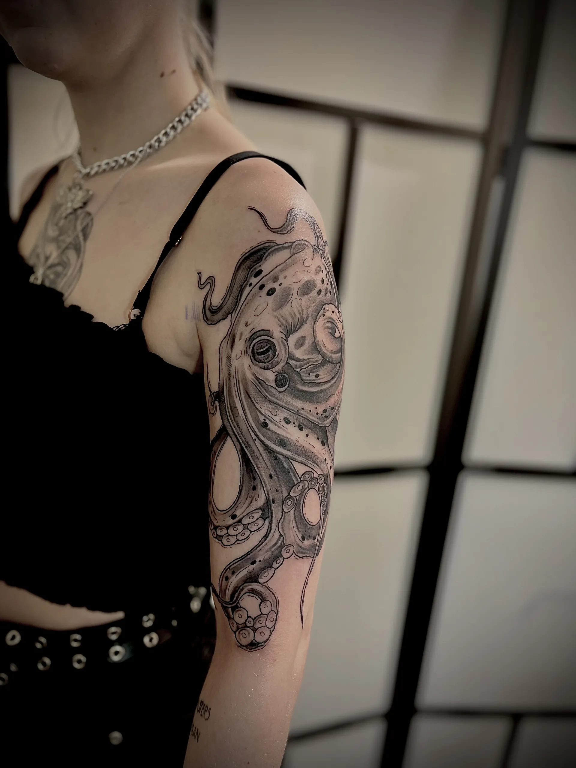 Tatouage Dotwork, Realism réalisé par Owink Studio à Metz