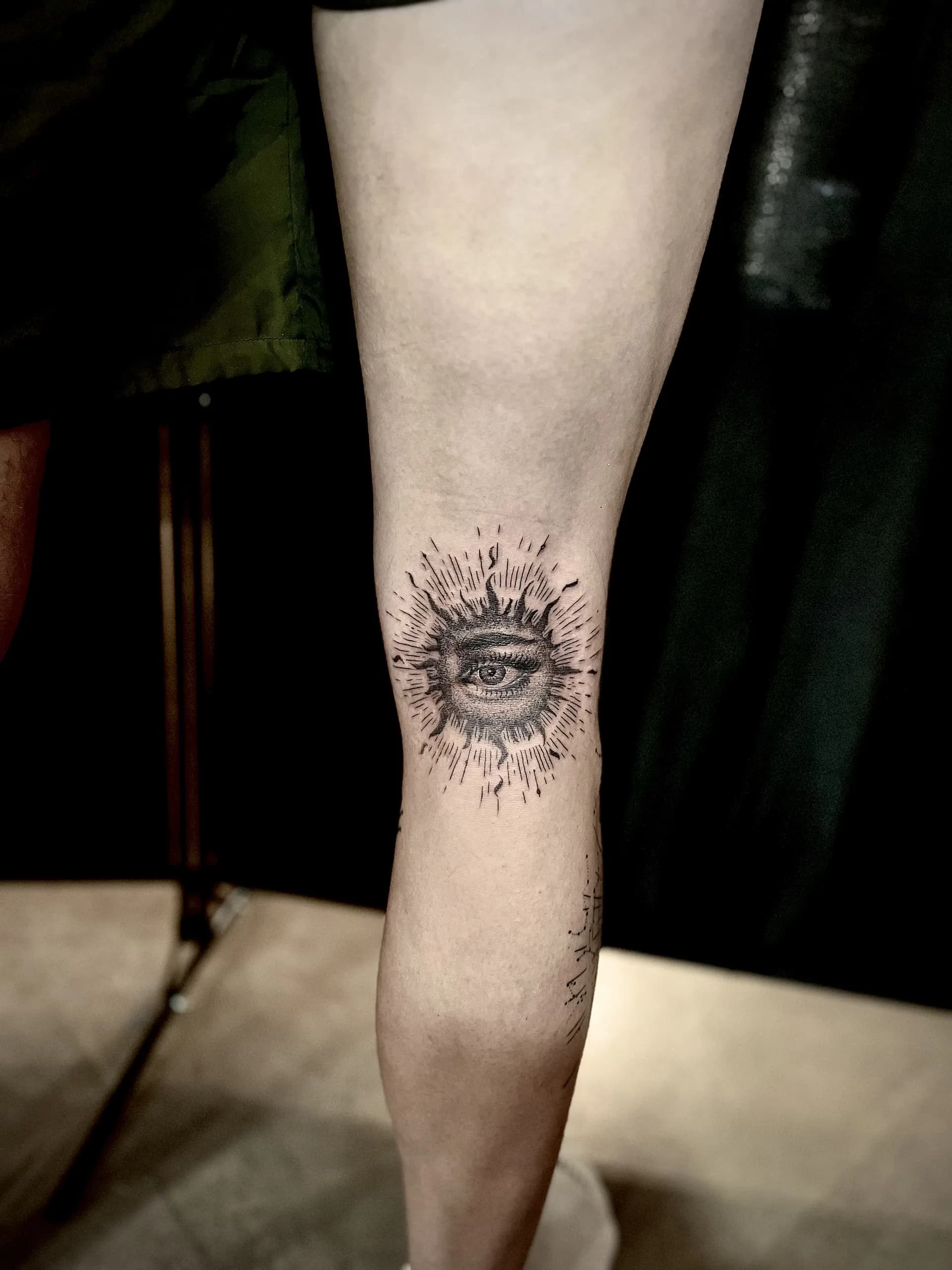 Tatouage Dotwork réalisé par Owink Studio à Metz